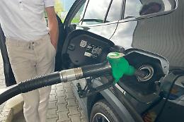 La benzina sale ancora, al self in autostrada a 2,019 euro 