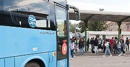 La fermata esiste, ma il bus blu lo lascia a piedi