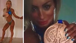 Bikini over 45, vince Ela Iljazi