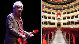 Gene Gnocchi: «Il rock e l’assurdo dei monopattini»