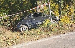 Pauroso fuori strada con l'auto: 28enne al pronto soccorso