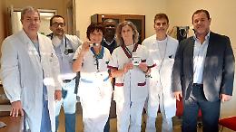 Dieci elettrocardiografi 'tascabili' donati alle Cardiologie del Maggiore e dell'Oglio Po
