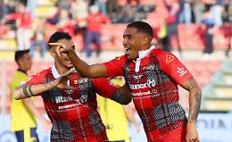 Calcio, la Cremonese si ritrova con 4 gol: grande festa allo Zini, Modena affondato