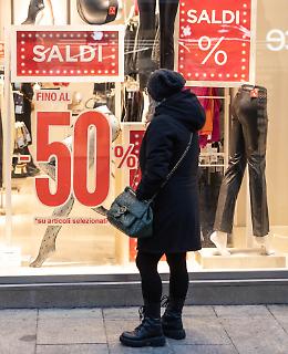 Tutti a caccia di sconti, parte la corsa all’affare