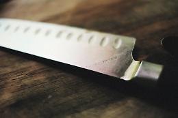 In giro con un coltello e una pistola a salve, 36enne denunciato