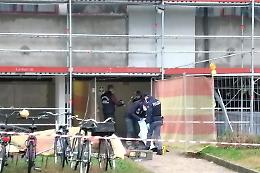 Si butta con la figlia di 6 anni, la bimba è morta 