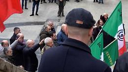 Acca Larentia, dopo la commemorazioni ufficiale anche "presente" e saluti romani
