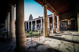 La maledizione di Pompei: donna restituisce le pietre rubate