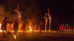 ‘Ecce homo’, cento in scena alla Via Crucis vivente