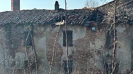 Il vecchio mulino decadente ha bisogno di cure