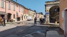Attraversa la strada e un furgoncino in retromarcia la investe, muore 83enne