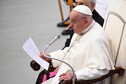 Il Papa contro i gay nei seminari: "C'è troppa frociaggine"