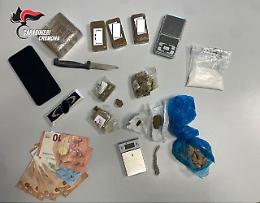 Spaccio e detenzione di droga, arrestato un 21enne