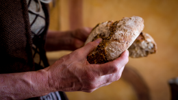 «Il ‘pane sospeso’ abbraccia i bisognosi»