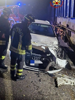 Auto contro treno in via Acquaviva, ferito un sessantenne