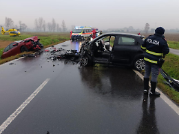 Frontale tra auto, due donne ferite