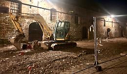 Altro stop, nuovi reperti: cantiere ancora fermo