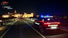 Frontale tra auto e trattore: 58enne ferita