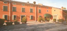 Razzia all'Agriturismo Corte Belfiore: via salumi, vino, un pc e 80 euro in monete