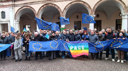 In piazza per l'Europa unita: in 200 per dire no alla guerra