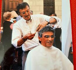 Il maestro del pettine da 67 anni in attività