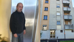 «Ascensore ko da 2 mesi. E qui sono tutti anziani»