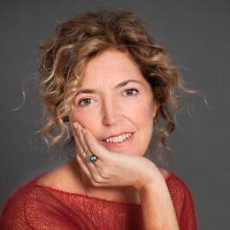 Sandra Bonzi presenta il nuovo libro "Una parola per non morire"