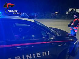 Picchia la moglie davanti alla figlia e aggredisce i carabinieri: 41enne arrestato