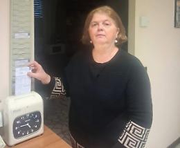 La pensionata si veste da volontaria