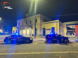 Si tuffa nel Serio per sfuggire ai carabinieri: ladro fermato sul treno