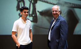 Veltroni racconta gli anni Sessanta in scena tra memorie familiari e grandi cambiamenti