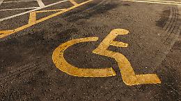 Disabilità e barriere: «Il Comune ci ignora»