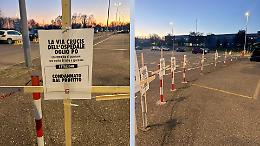 Come una 'Via Crucis': la Cgil protesta con 14 cartelli all'Oglio Po