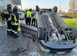 Tragico incidente alla rotatoria: muore una donna di 76 anni