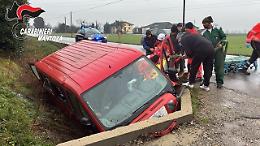 Pulmino della cooperativa Agor&agrave; in un fosso, tanta paura ma nessuna grave conseguenza