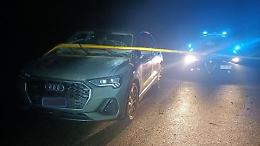 Droga in macchina: fugge dai carabinieri e si schianta, poi scappa nei campi