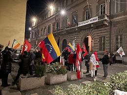 Protesta contro Trump davanti alla Prefettura: presidio pro Venezuela