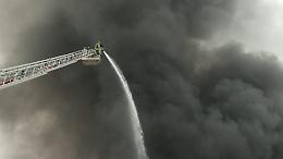 Rogo alla Magic Pack: foto e video dell&rsquo;intervento dei Vigili del Fuoco