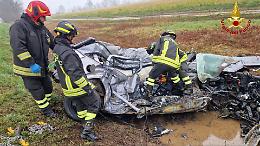 Auto schiacciata da un camion lungo la Paullese, morto un 35enne