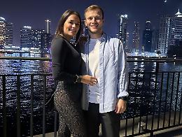 Coppia divisa dai cieli chiusi di Dubai