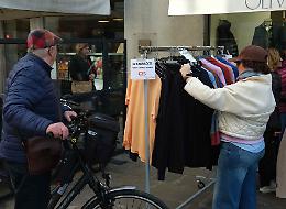 Lo Sbaracco parte alla grande: folla e shopping in centro