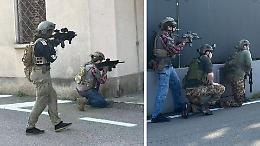 Armi spianate... ma &egrave; soltanto un gioco