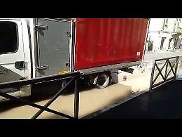 VIDEO L'allagamento della strada in via Cavalli