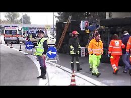 VIDEO L'incidente al casello dell'A21