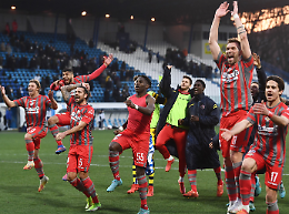 Calcio,  la Cremonese vola: 2 a 0 alla Spal e primo posto in solitaria