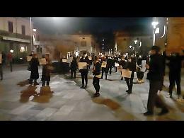 VIDEO A Castelleone flash mob silenzioso contro il Dpcm