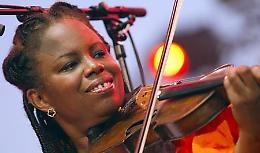 Stasera la violinista Regina Carter al Blue Note di Milano