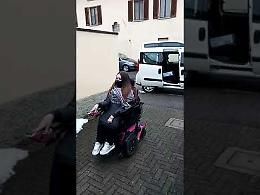 VIDEO La Giorgio Conti consegna l'auto speciale a Marika Ramazzotti