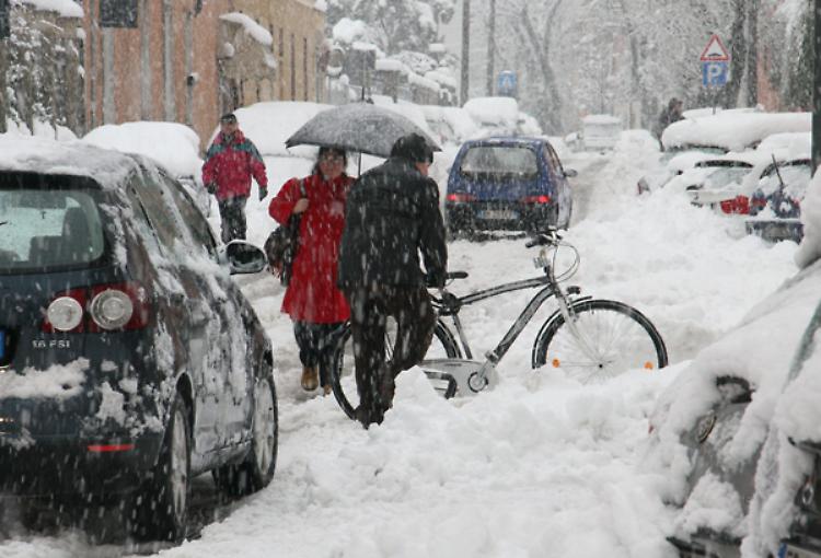 Assurdo aspettare a chiudere le scuole