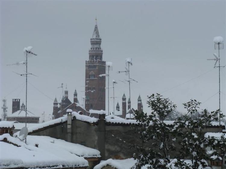 Tetti di Cremona imbiancati (Claudio Uboldi)